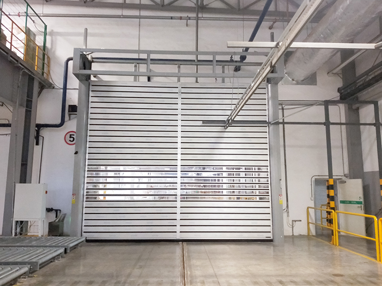 宜家家居硬质快速门.jpg 宜家家居硬质快速门.jpg