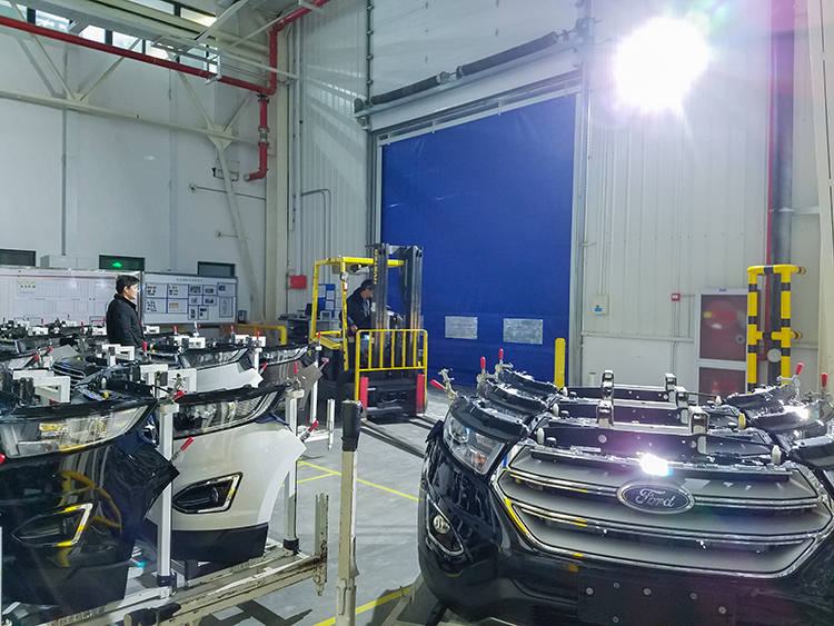 福特汽车堆积快速门.jpg 福特汽车堆积快速门.jpg