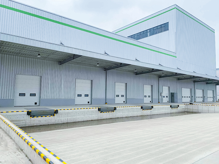 苏州丰连实业有限公司提升门.jpg 苏州丰连实业有限公司提升门.jpg