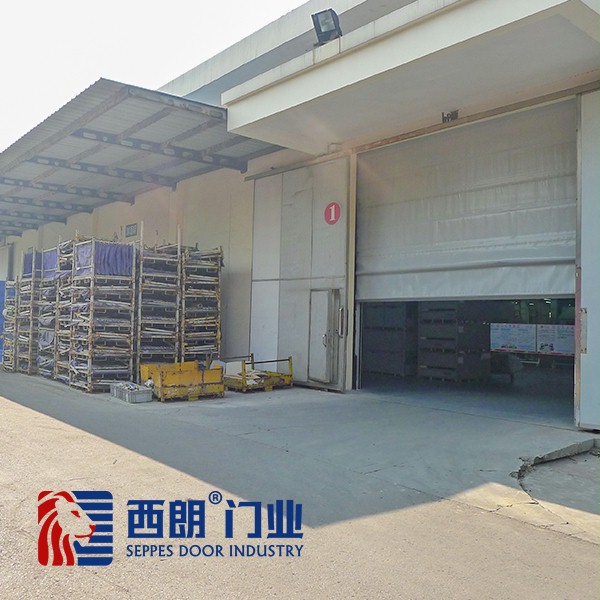 稳定的抗风堆积快速门