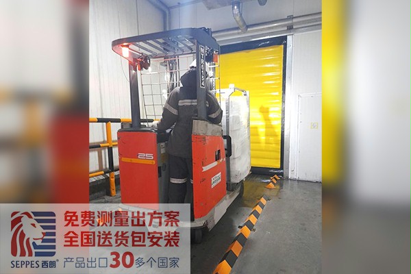 西朗保温快速门出口泰国项目