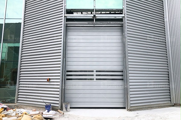 西朗门业西朗快速卷帘门