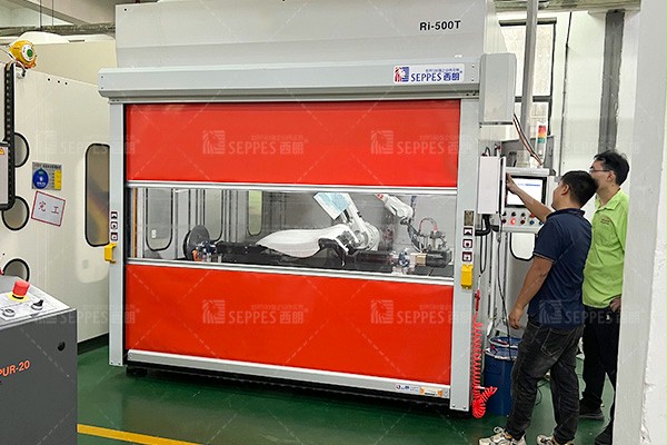 西朗门业快速卷帘门