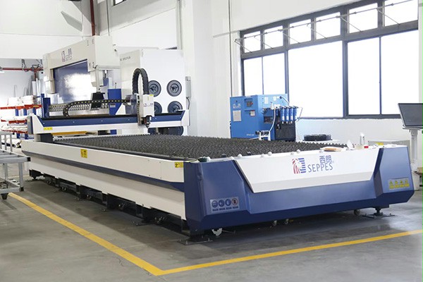 西朗门业快速卷帘门苏州新工厂设备 西朗门业快速卷帘门苏州新工厂设备