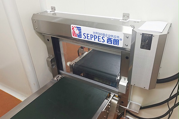 河北冀衡药业输送带小型西朗快速卷帘门项目照片 河北冀衡药业输送带小型西朗快速卷帘门项目照片