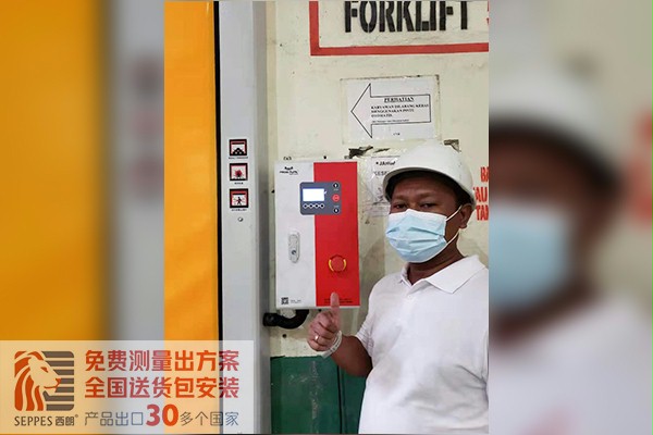 西朗出口印度尼西亚拉链快速卷帘门项目